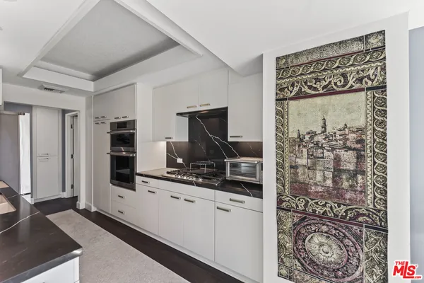 $8,500 | 13600 Marina Pointe Drive, Unit 511, Marina del Rey, CA 90292
