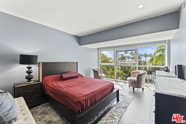 $8,500 | 13600 Marina Pointe Drive, Unit 511, Marina del Rey, CA 90292