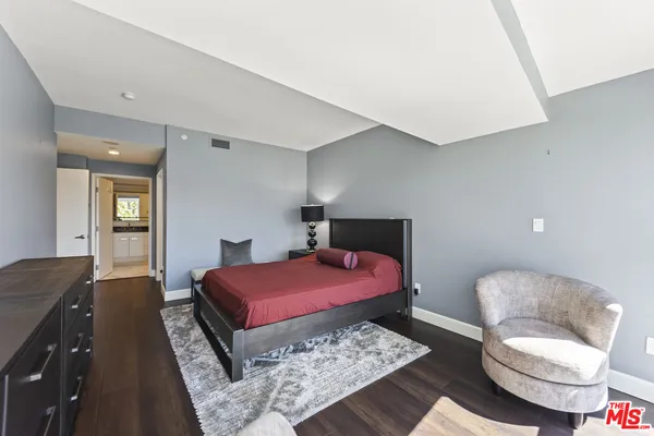 $8,500 | 13600 Marina Pointe Drive, Unit 511, Marina del Rey, CA 90292