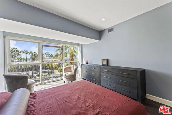 $8,500 | 13600 Marina Pointe Drive, Unit 511, Marina del Rey, CA 90292