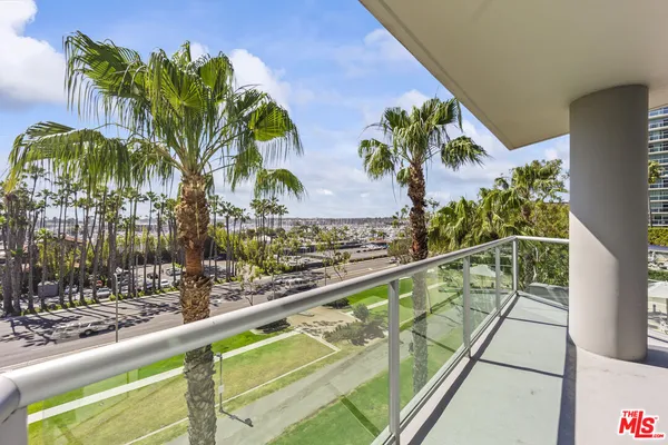 $8,500 | 13600 Marina Pointe Drive, Unit 511, Marina del Rey, CA 90292