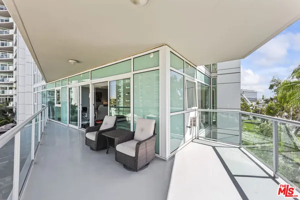 $8,500 | 13600 Marina Pointe Drive, Unit 511, Marina del Rey, CA 90292