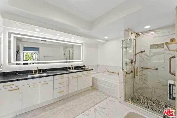 $8,500 | 13600 Marina Pointe Drive, Unit 511, Marina del Rey, CA 90292