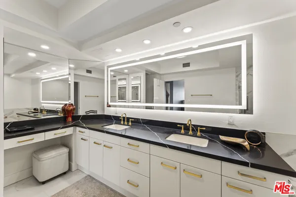 $8,500 | 13600 Marina Pointe Drive, Unit 511, Marina del Rey, CA 90292