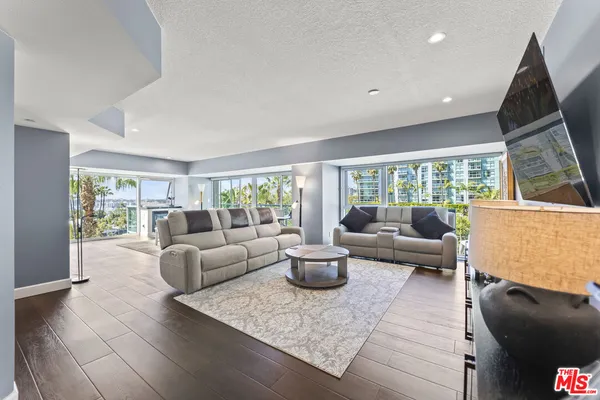 $8,500 | 13600 Marina Pointe Drive, Unit 511, Marina del Rey, CA 90292