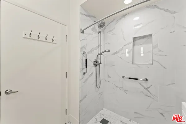 $8,500 | 13600 Marina Pointe Drive, Unit 511, Marina del Rey, CA 90292