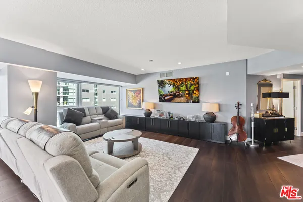 $8,500 | 13600 Marina Pointe Drive, Unit 511, Marina del Rey, CA 90292