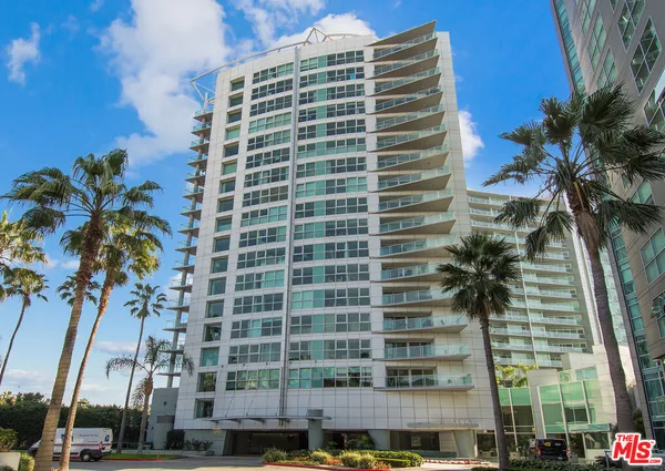 $8,500 | 13600 Marina Pointe Drive, Unit 511, Marina del Rey, CA 90292