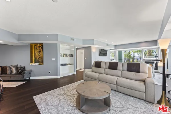 $8,500 | 13600 Marina Pointe Drive, Unit 511, Marina del Rey, CA 90292