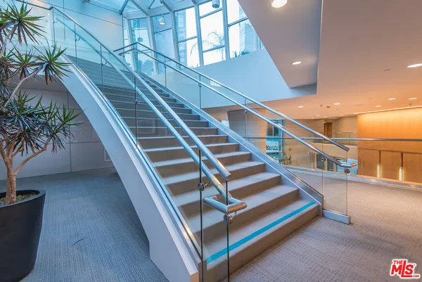 $8,500 | 13600 Marina Pointe Drive, Unit 511, Marina del Rey, CA 90292