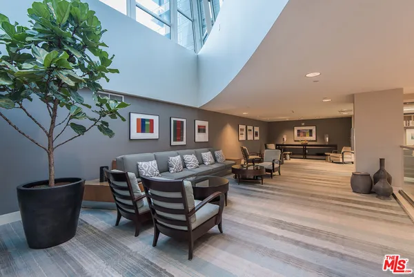 $8,500 | 13600 Marina Pointe Drive, Unit 511, Marina del Rey, CA 90292