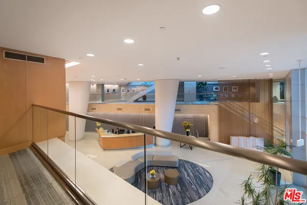 $8,500 | 13600 Marina Pointe Drive, Unit 511, Marina del Rey, CA 90292