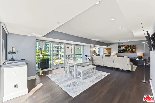 $8,500 | 13600 Marina Pointe Drive, Unit 511, Marina del Rey, CA 90292