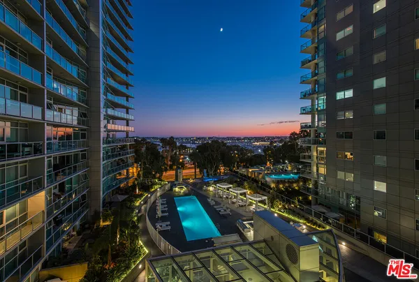 $8,500 | 13600 Marina Pointe Drive, Unit 511, Marina del Rey, CA 90292