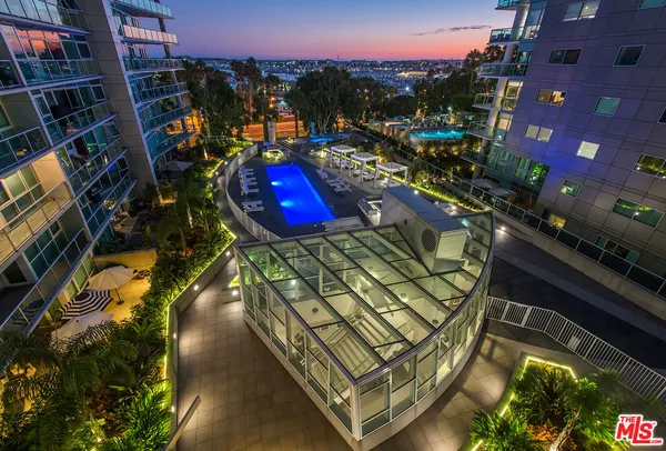 $8,500 | 13600 Marina Pointe Drive, Unit 511, Marina del Rey, CA 90292