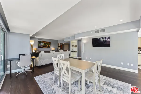 $8,500 | 13600 Marina Pointe Drive, Unit 511, Marina del Rey, CA 90292