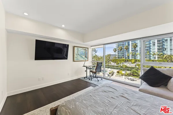 $8,500 | 13600 Marina Pointe Drive, Unit 511, Marina del Rey, CA 90292