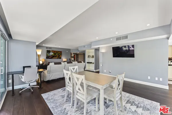 $8,500 | 13600 Marina Pointe Drive, Unit 511, Marina del Rey, CA 90292