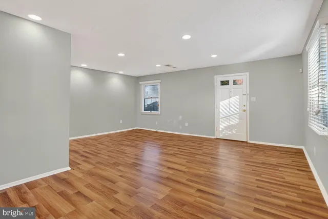 $3,200 | 7600 Lisle Avenue, Falls Church, VA 22043