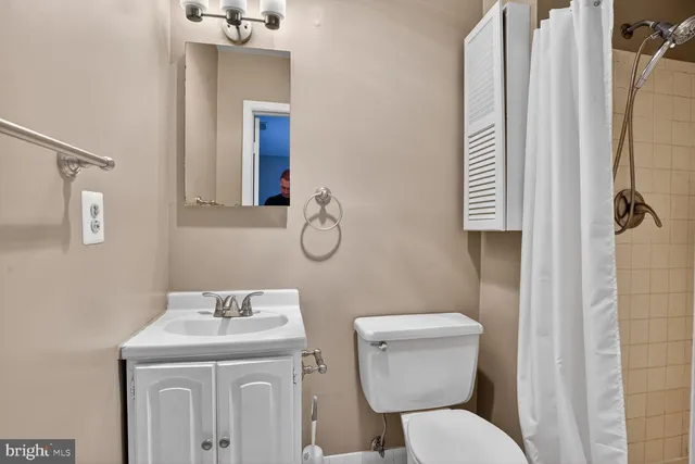 $3,200 | 7600 Lisle Avenue, Falls Church, VA 22043