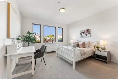 $1,899,000 | 13454 Campus Drive, Oakland, CA 94619