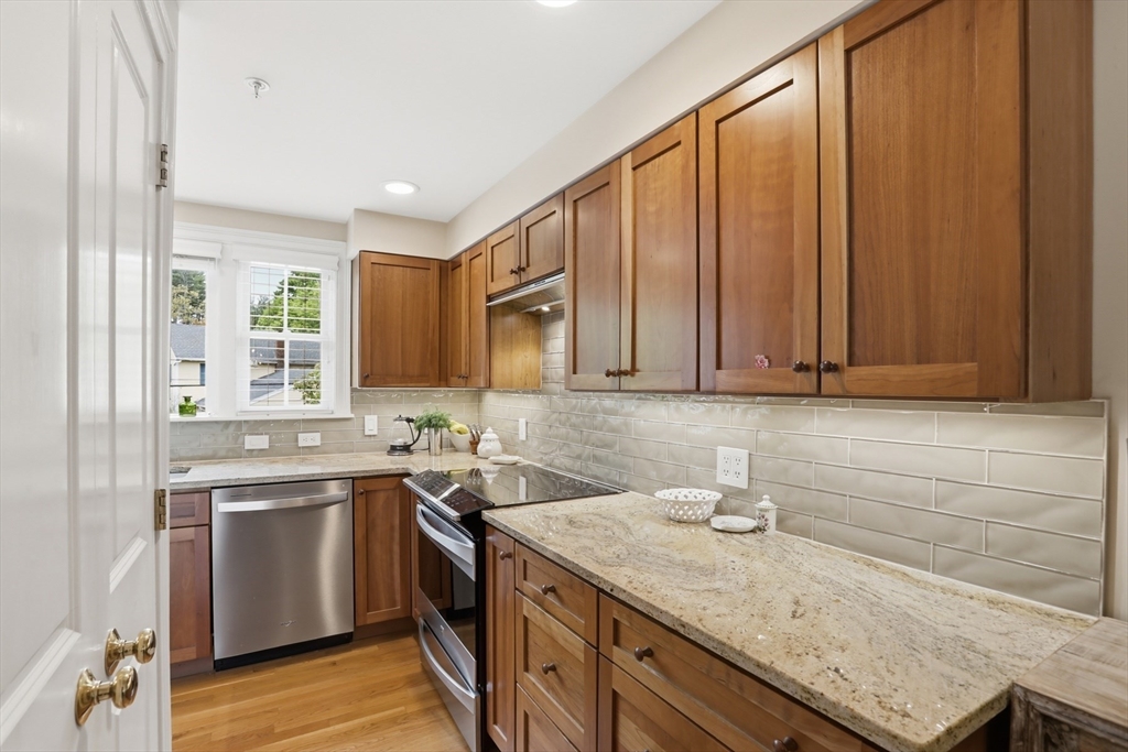 6 Safford Street, Unit 2 Ipswich, MA 01938 - Photo 3 of 35