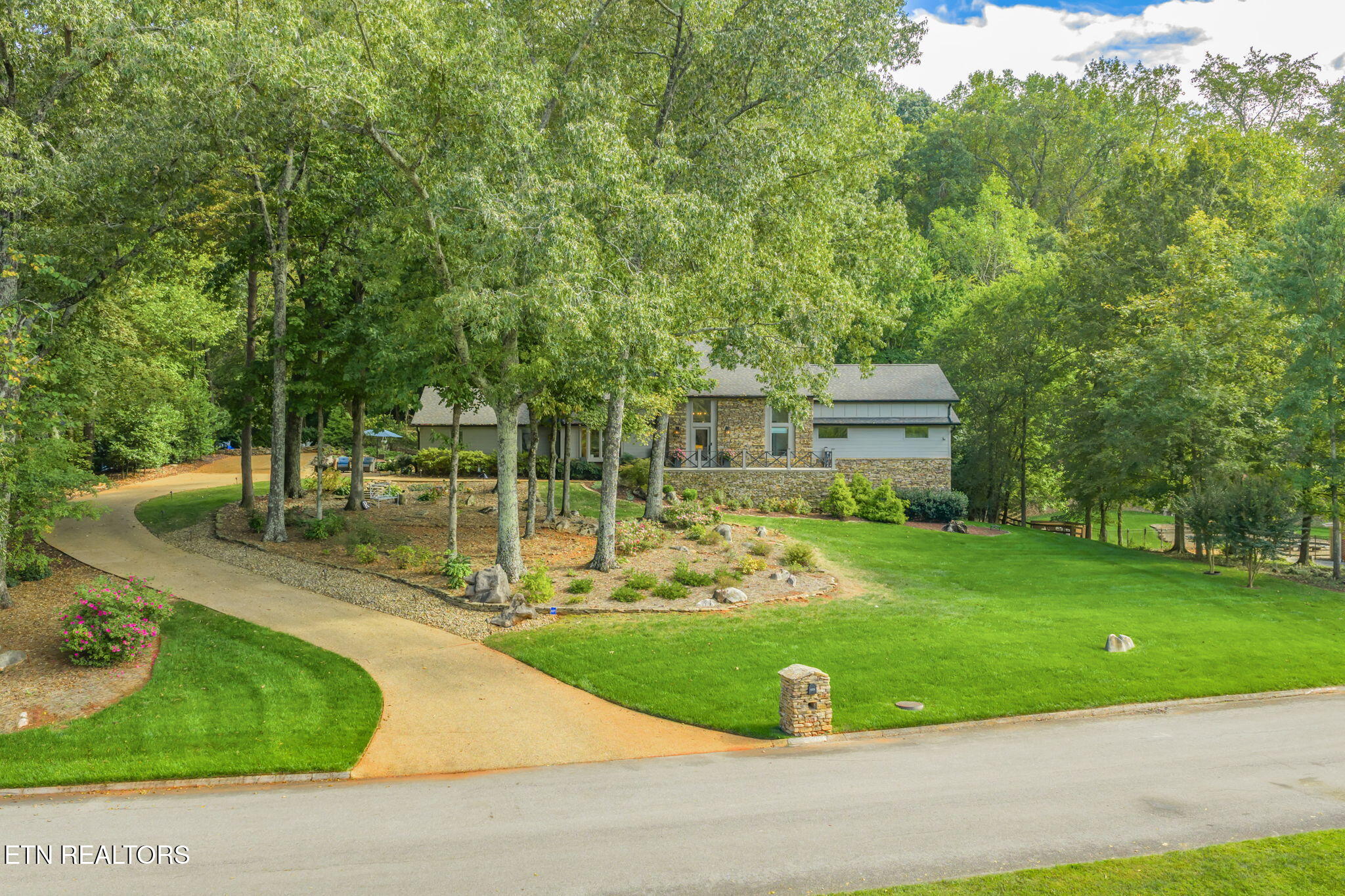 1-web-or-mls-6526 Westminster Road-77