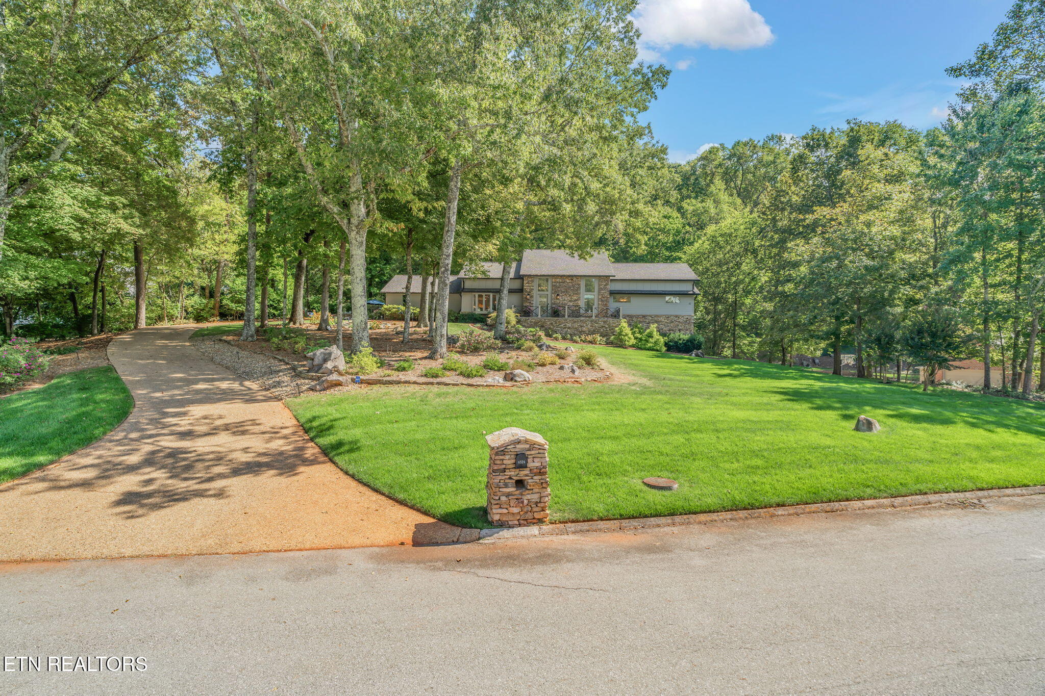 6526 Westminster Road Knoxville, TN 37919 - Photo 11 of 60 11-web-or-mls-6526 Westminster Road-67