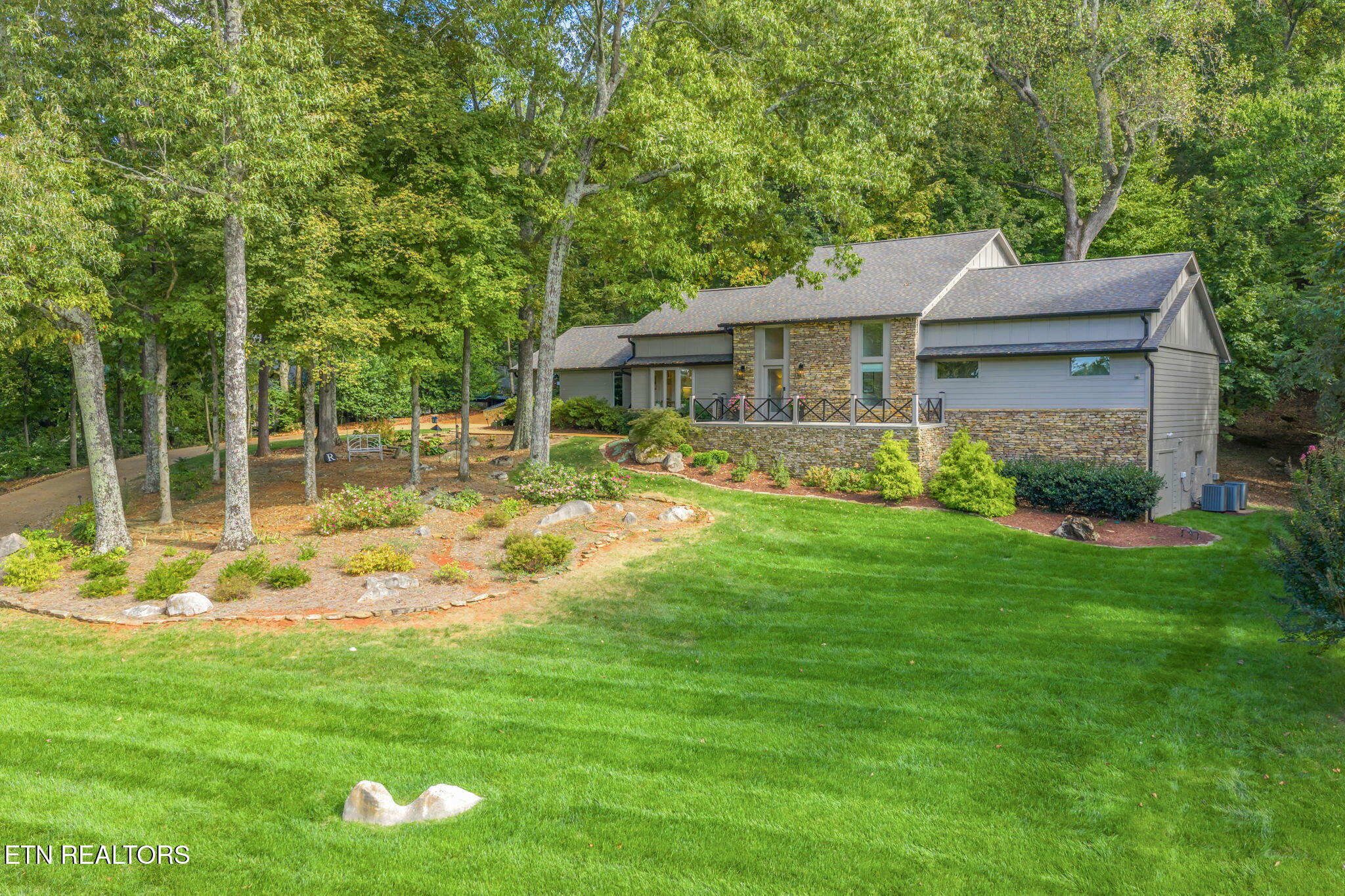 6526 Westminster Road Knoxville, TN 37919 - Photo 3 of 60 3-web-or-mls-6526 Westminster Road-79