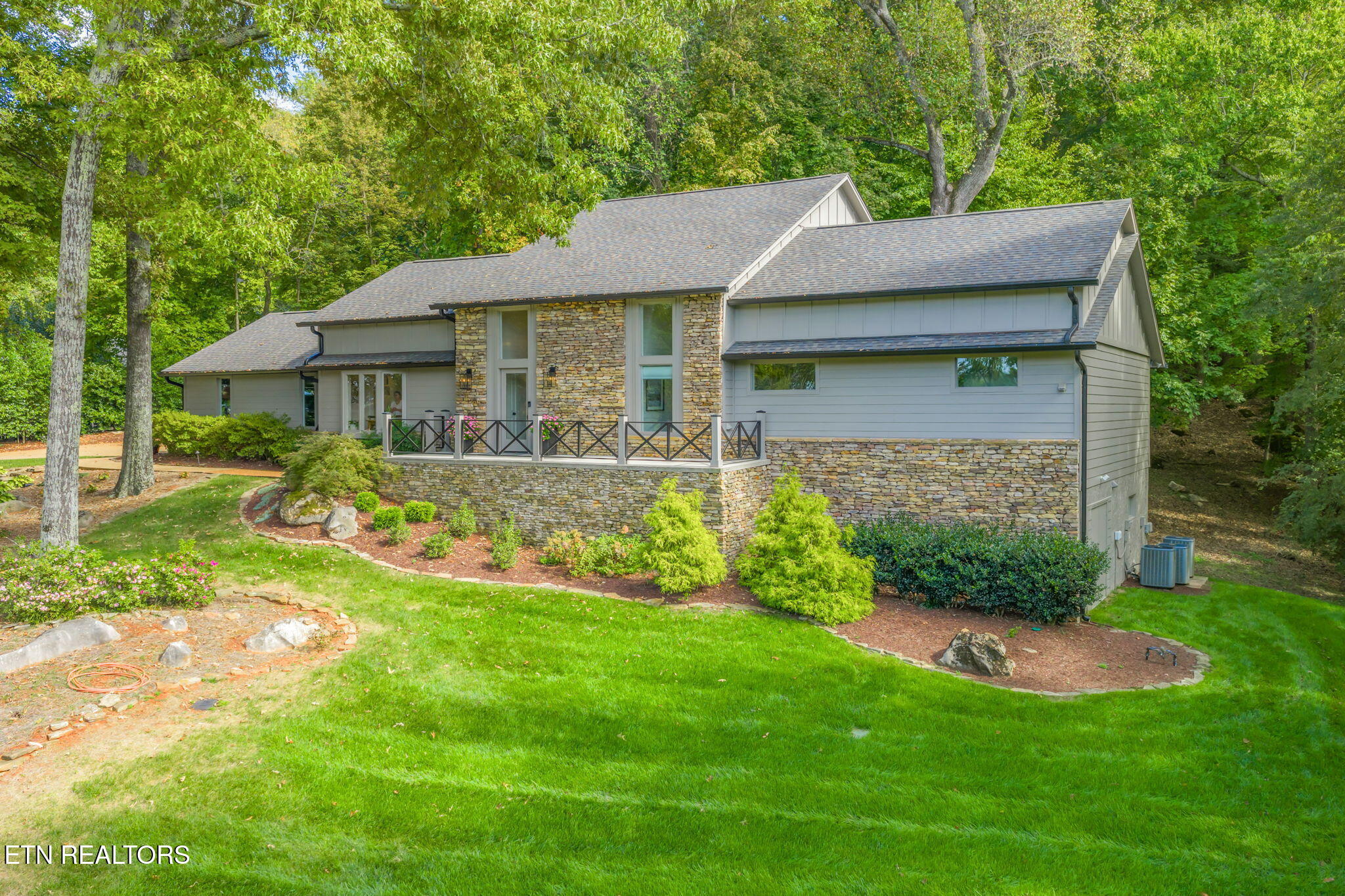 6526 Westminster Road Knoxville, TN 37919 - Photo 4 of 60 4-web-or-mls-6526 Westminster Road-80