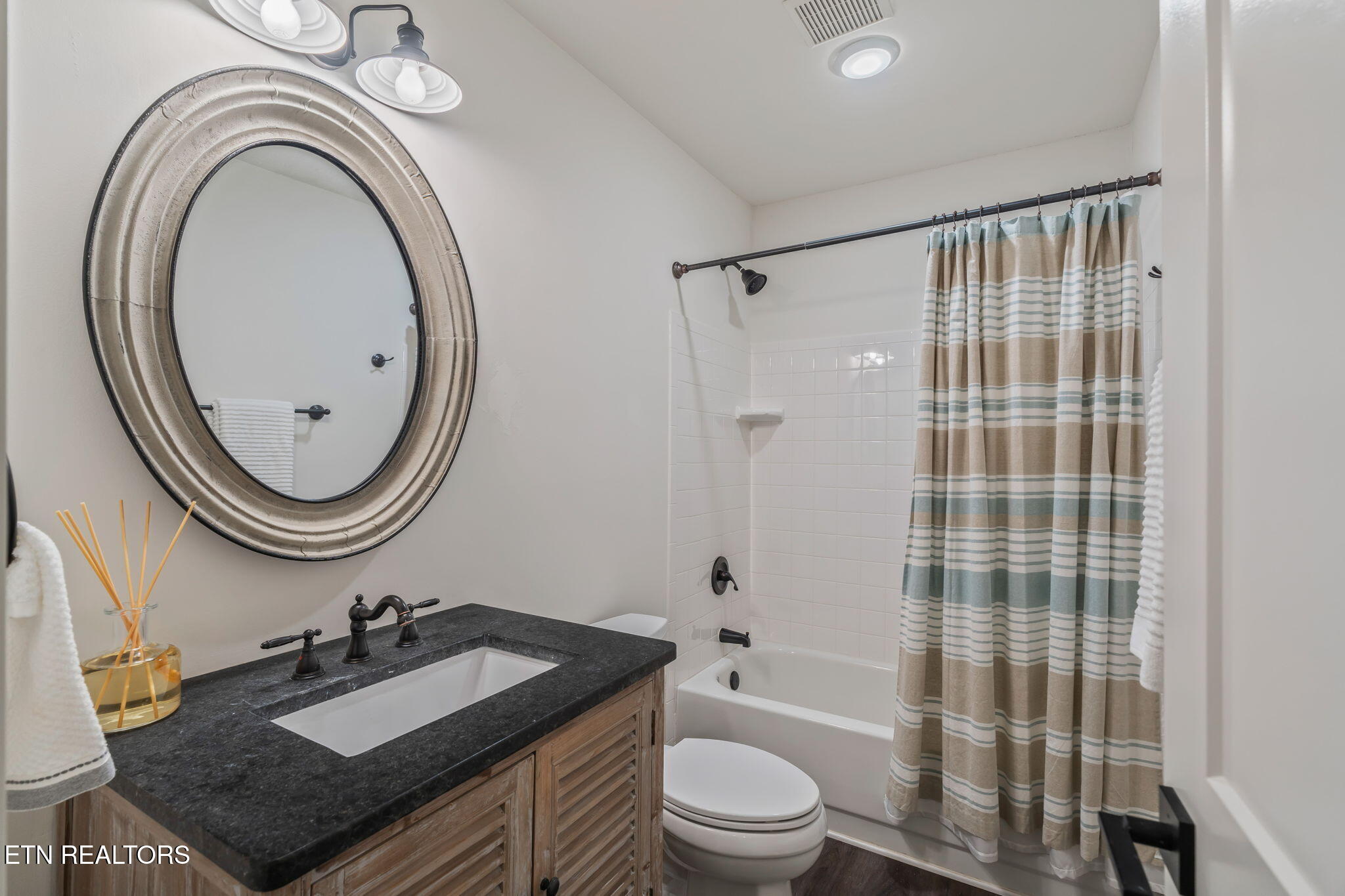6526 Westminster Road Knoxville, TN 37919 - Photo 53 of 60 53-web-or-mls-6526 Westminster Road-41