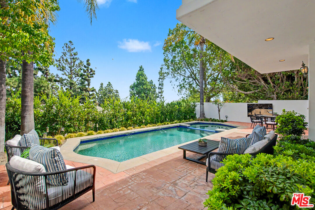 12639 Promontory Road Los Angeles, CA 90049 - Photo 19 of 50 Gallery Image 19