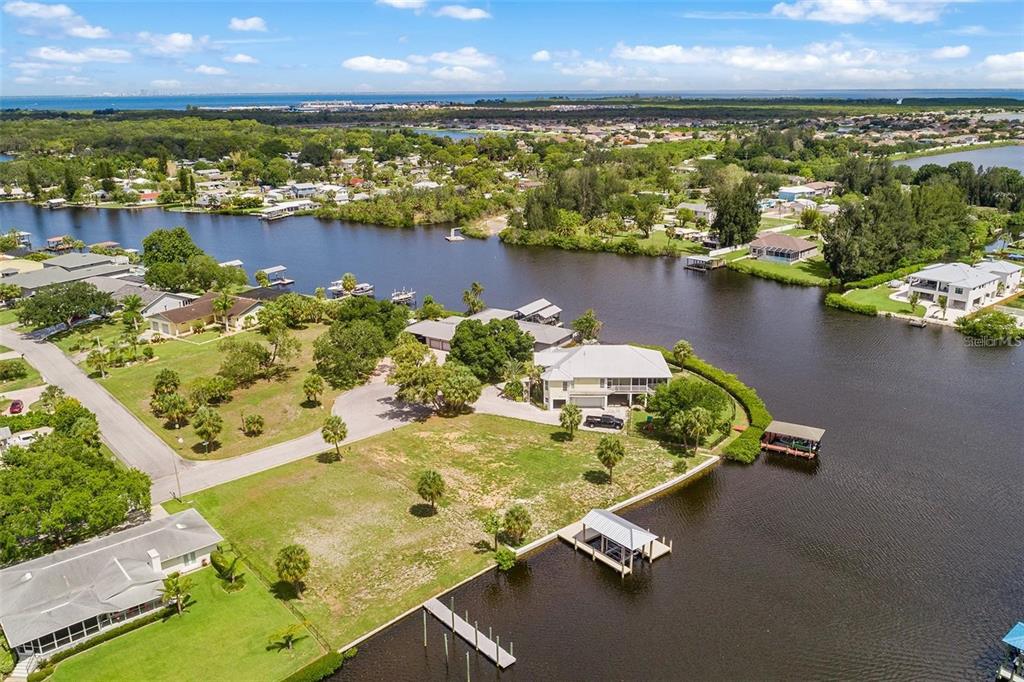 304 14th Street Southwest Ruskin, FL 33570 - Photo 4 of 7