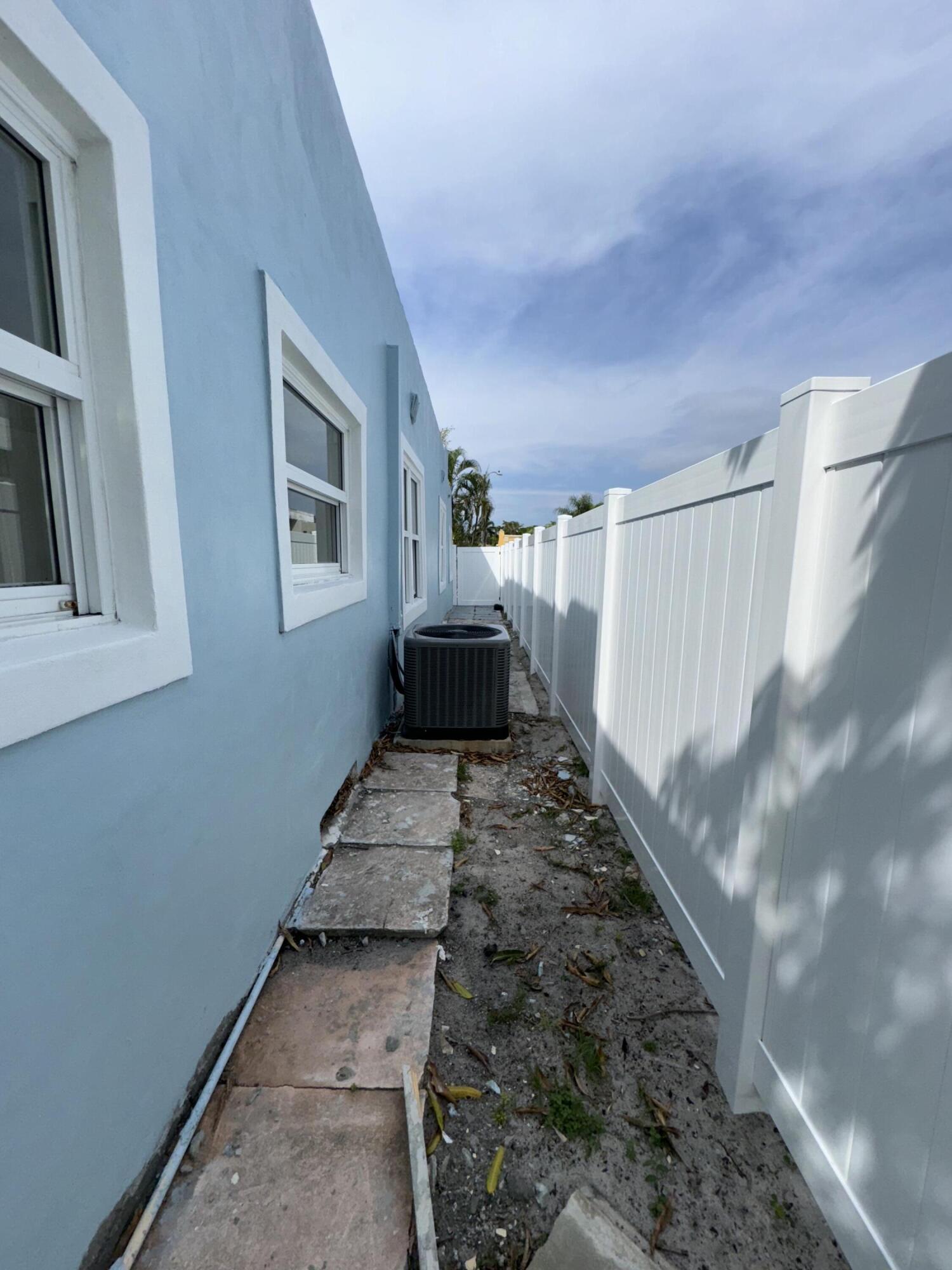 418 Colonial Road West Palm Beach, FL 33405 - Photo 44 of 53 IMG_8820