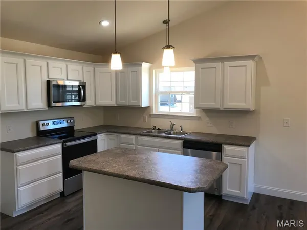 $319,900 | 1649 Flagstaff Drive, Festus, MO 63028