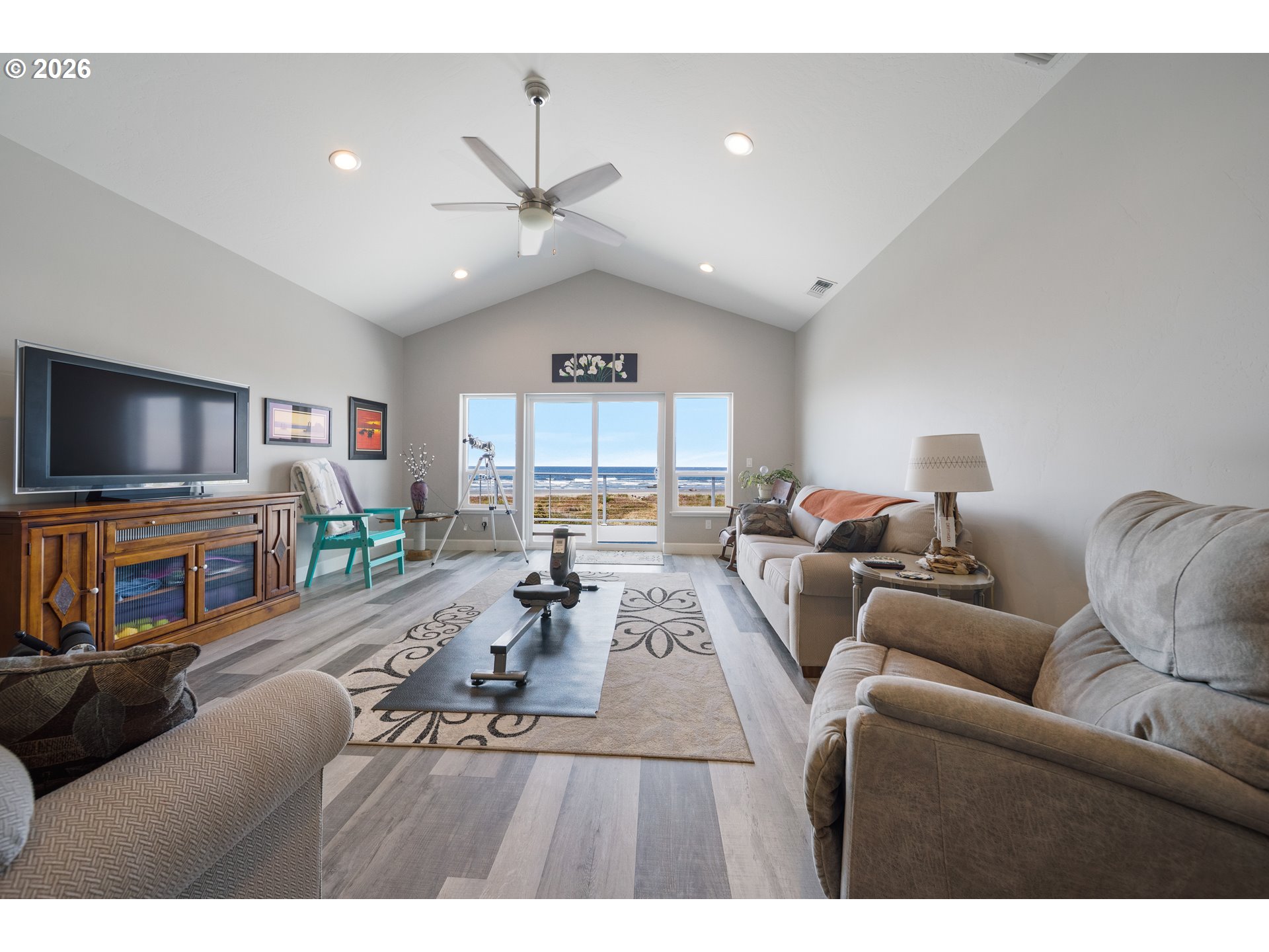 30516 Old Coast Road Gold Beach, OR 97444 - Photo 24 of 41 Family Room