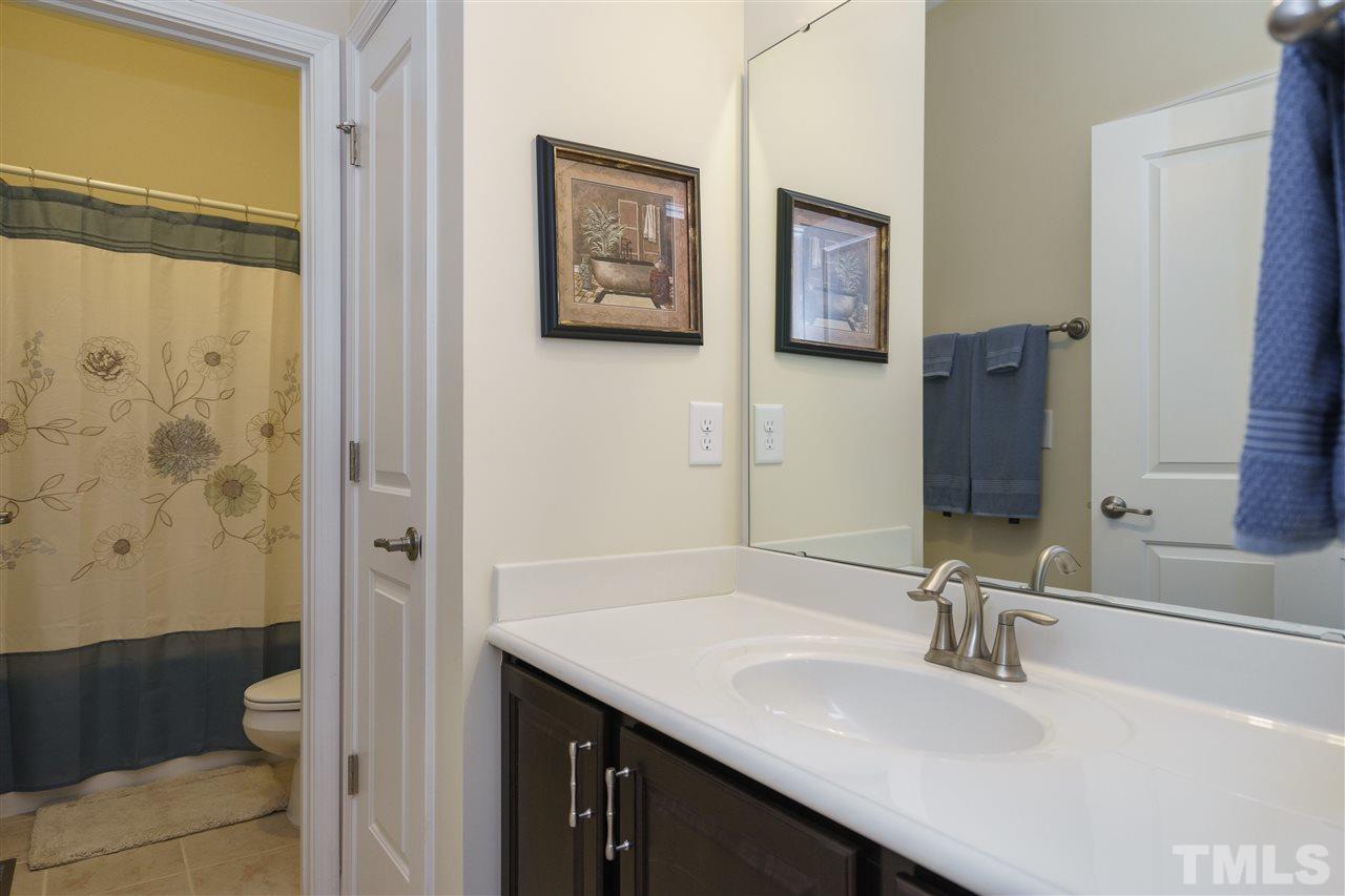 1533 Fullerton Place Raleigh, NC 27607 - Photo 20 of 25 BATHROOM ON SECOND LEVEL OF HOME, PERFECT FOR BOTH UPSTAIRS BEDROOMS TO SHARE.