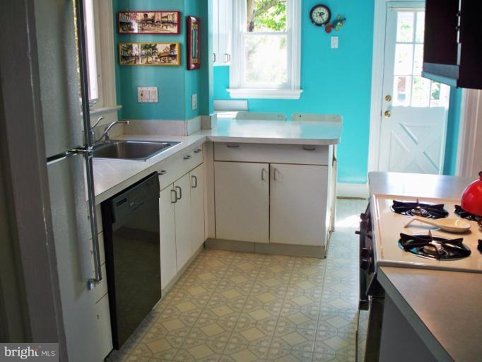 3204 Military Road Northwest Washington, DC 20015 - Photo 6 of 15 Kitchen