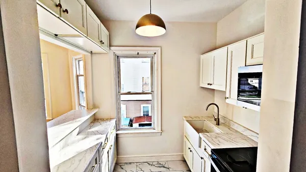 $2,500 | 181 Foster Street, Unit 2, Fall River, MA 02721