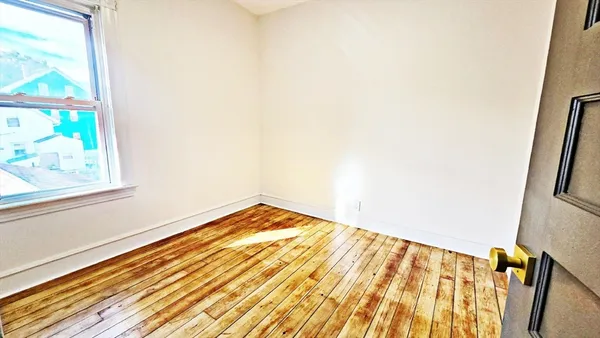 $2,500 | 181 Foster Street, Unit 2, Fall River, MA 02721