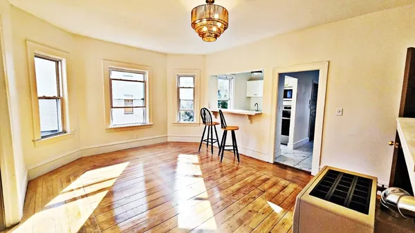 $2,500 | 181 Foster Street, Unit 2, Fall River, MA 02721