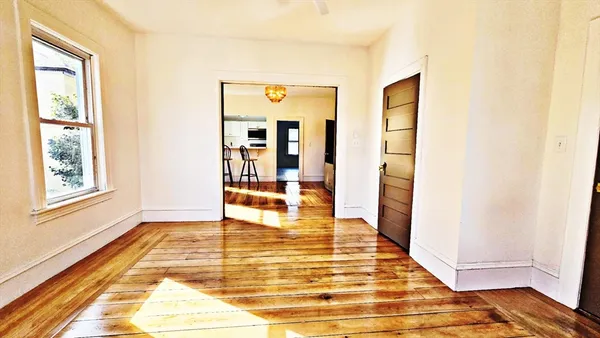 $2,500 | 181 Foster Street, Unit 2, Fall River, MA 02721