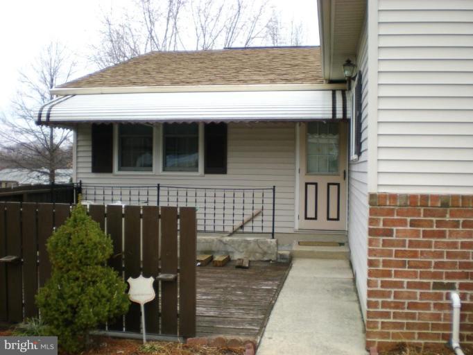 6307 Chesworth Road Catonsville, MD 21228 - Photo 5 of 18 Easy access to kitchen area & lower level from yd