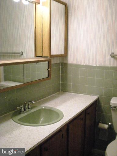 6307 Chesworth Road Catonsville, MD 21228 - Photo 6 of 18 Hall/Guest bath with updates