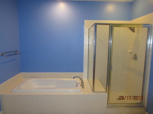 153 Nobscot Road, Unit 153 Sudbury, MA 01776 - Photo 11 of 18 a bathroom with a bathtub