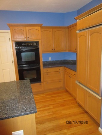 153 Nobscot Road, Unit 153 Sudbury, MA 01776 - Photo 6 of 18 a bathroom with a tub