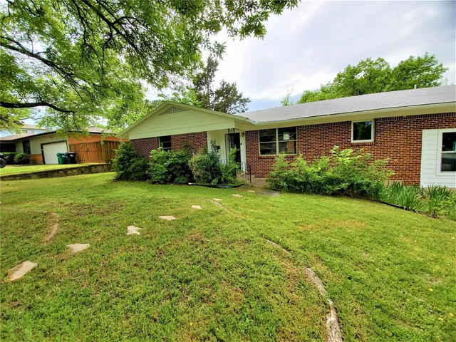 $1,990 | 2115 Glenwood Lane, Denton, TX 76209