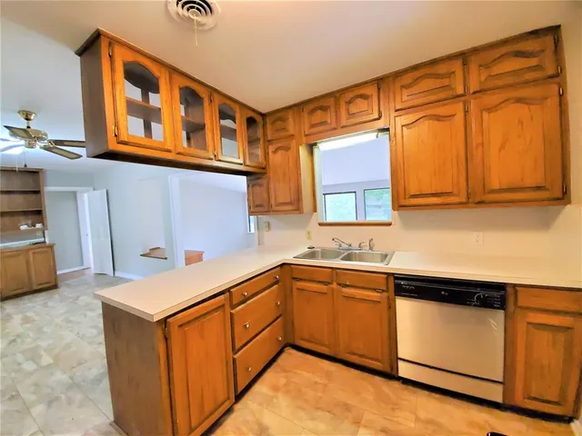 $1,990 | 2115 Glenwood Lane, Denton, TX 76209