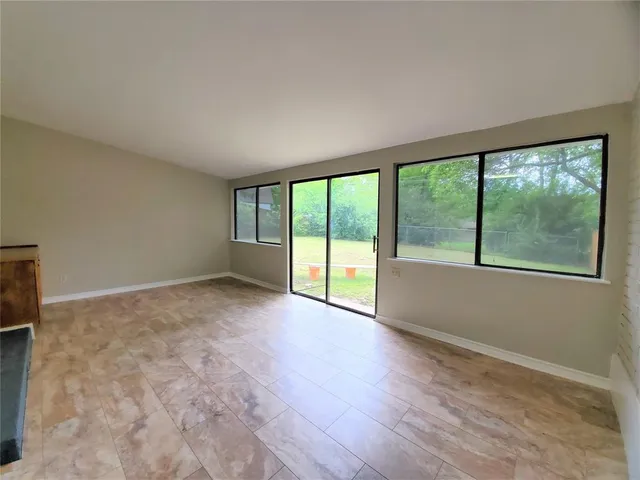 $1,990 | 2115 Glenwood Lane, Denton, TX 76209