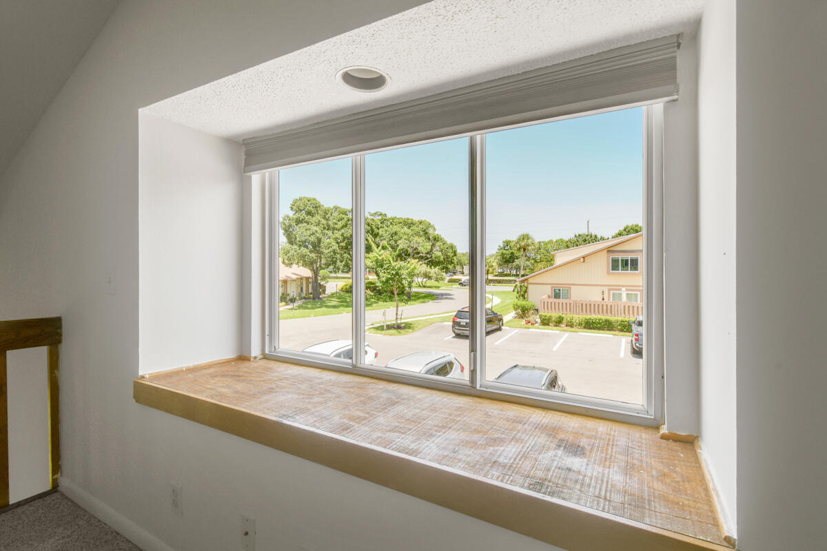 324 Maplecrest Circle Jupiter, FL 33458 - Photo 25 of 29 DSC_4145
